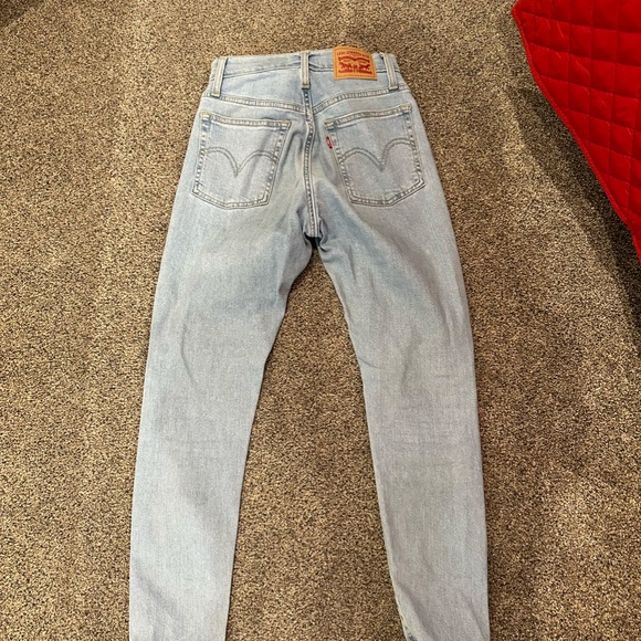 Levi Light Wash Jeans - Picture 2 of 2